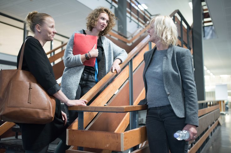 gruppe_vor_treppe