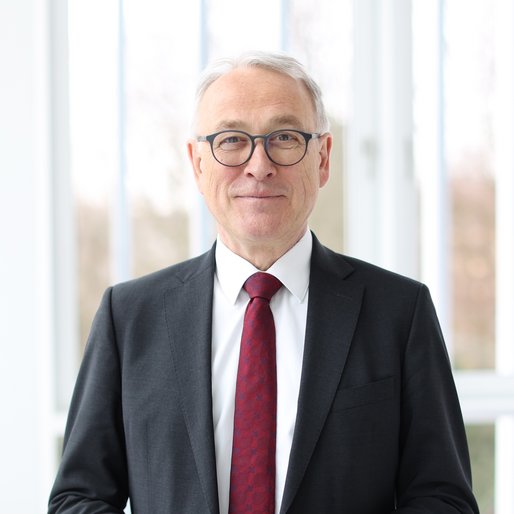 Portraitfoto von Prof. Dr.-Ing. Manfred Weisensee, Präsident der Jade Hochschule
