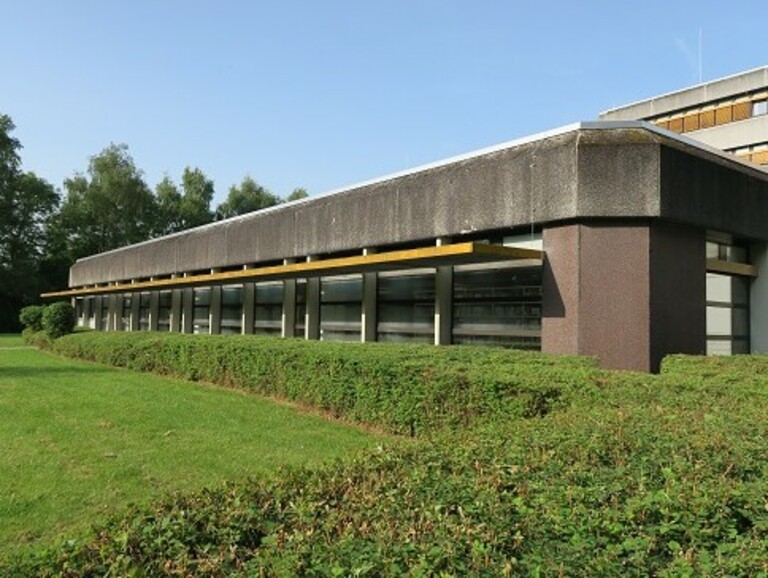 Außenaufnahme des Lesesaals der Bibliothek Wilhelmshaven