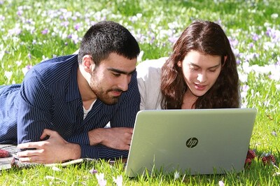 Student und Studentin in der Weiterbildung an der Jade Hochschule